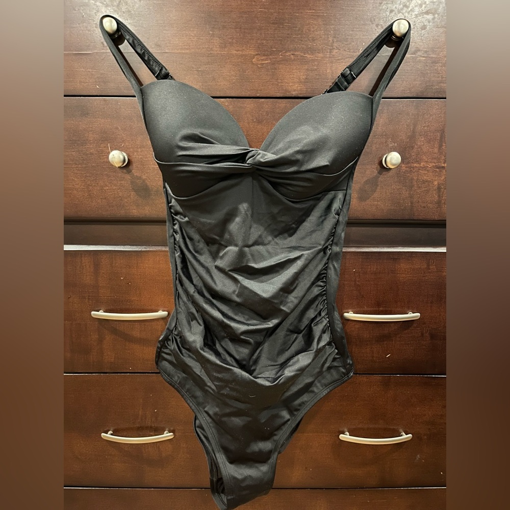 NWT shaping swimsuit